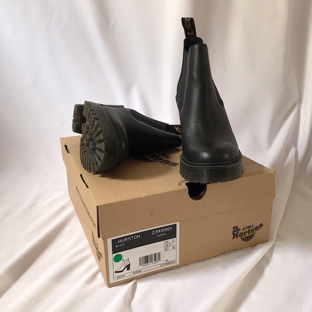 Dr. Martens Hurston Leather Heeled Chelsea Boots